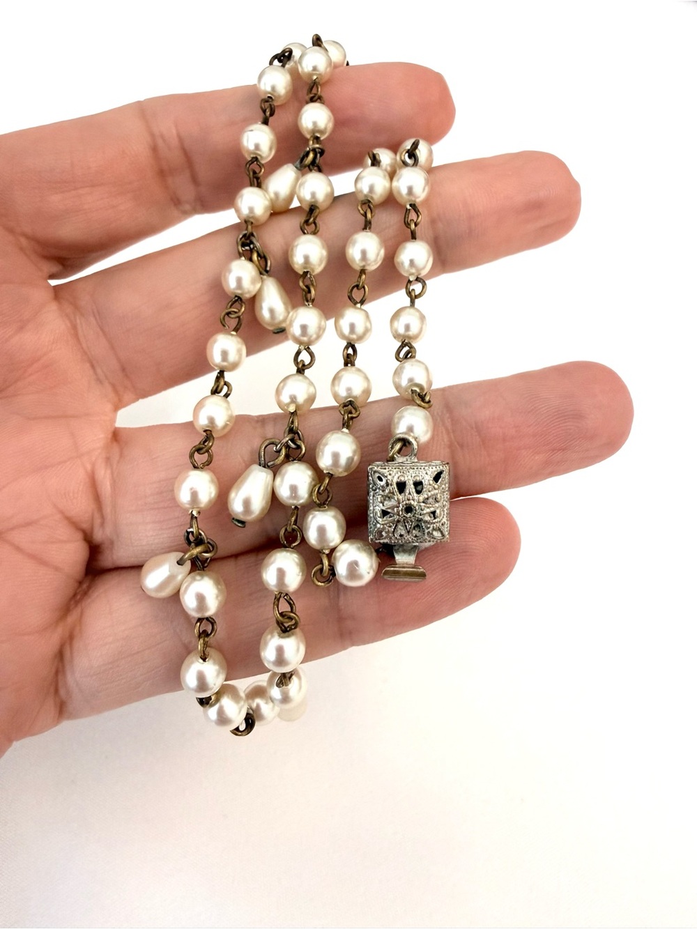 Classic Pearl Station Necklace in White with Filigree Clasp